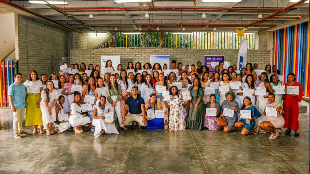 comunidad de Bicentenario se graduaron como maestras de obra