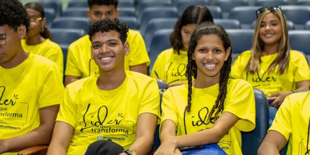 Jóvenes de Bicentenario culminan con éxito formación en liderazgo para la transformación social